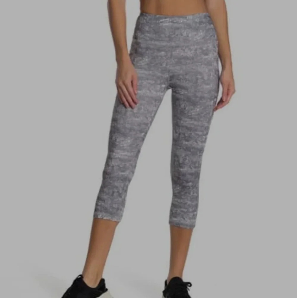 Nwt X by Gottex Pebble Rachel capri legging